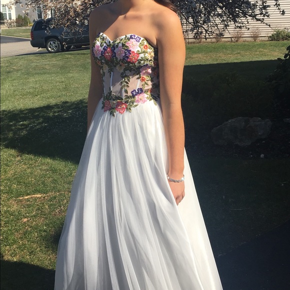 White corset prom dress with embodied floral work - Picture 1 of 8